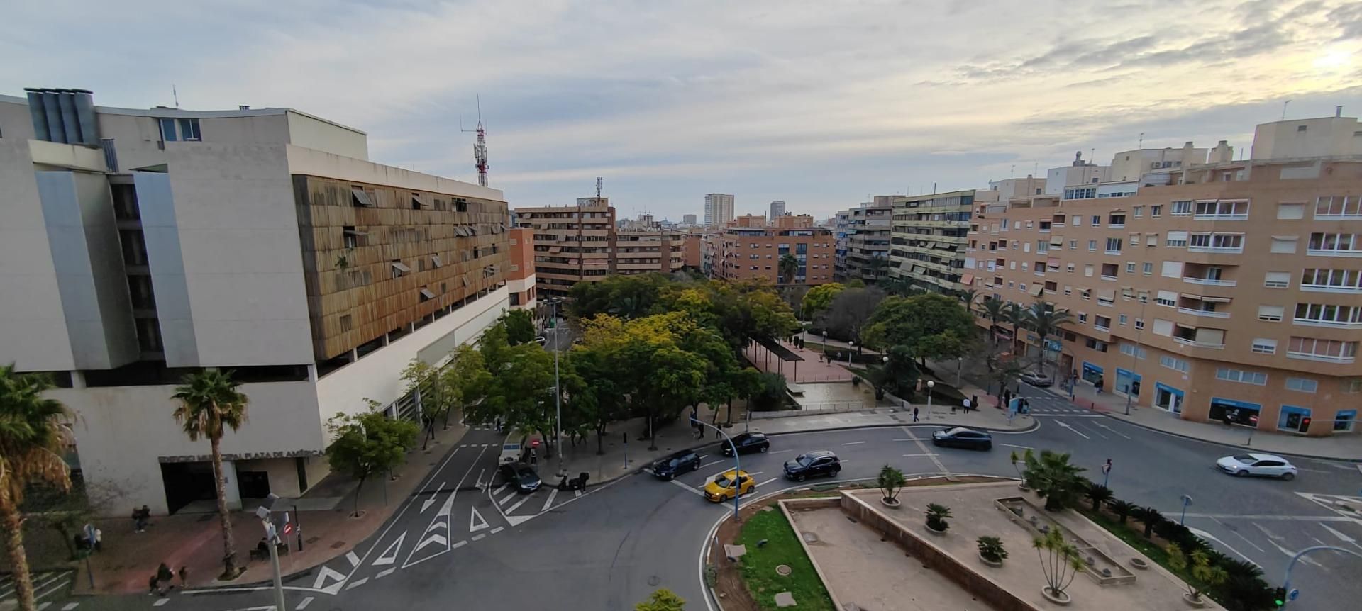 Vista exterior de Pis de lloguer en Alicante / Alacant amb Terrassa i Balcó