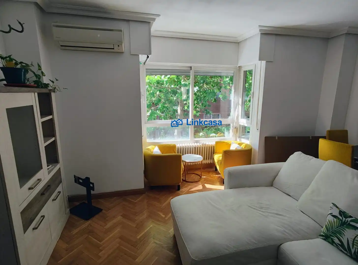 Living room of Flat for sale in Madrid  with Air Conditioner, Heating and Parquet flooring