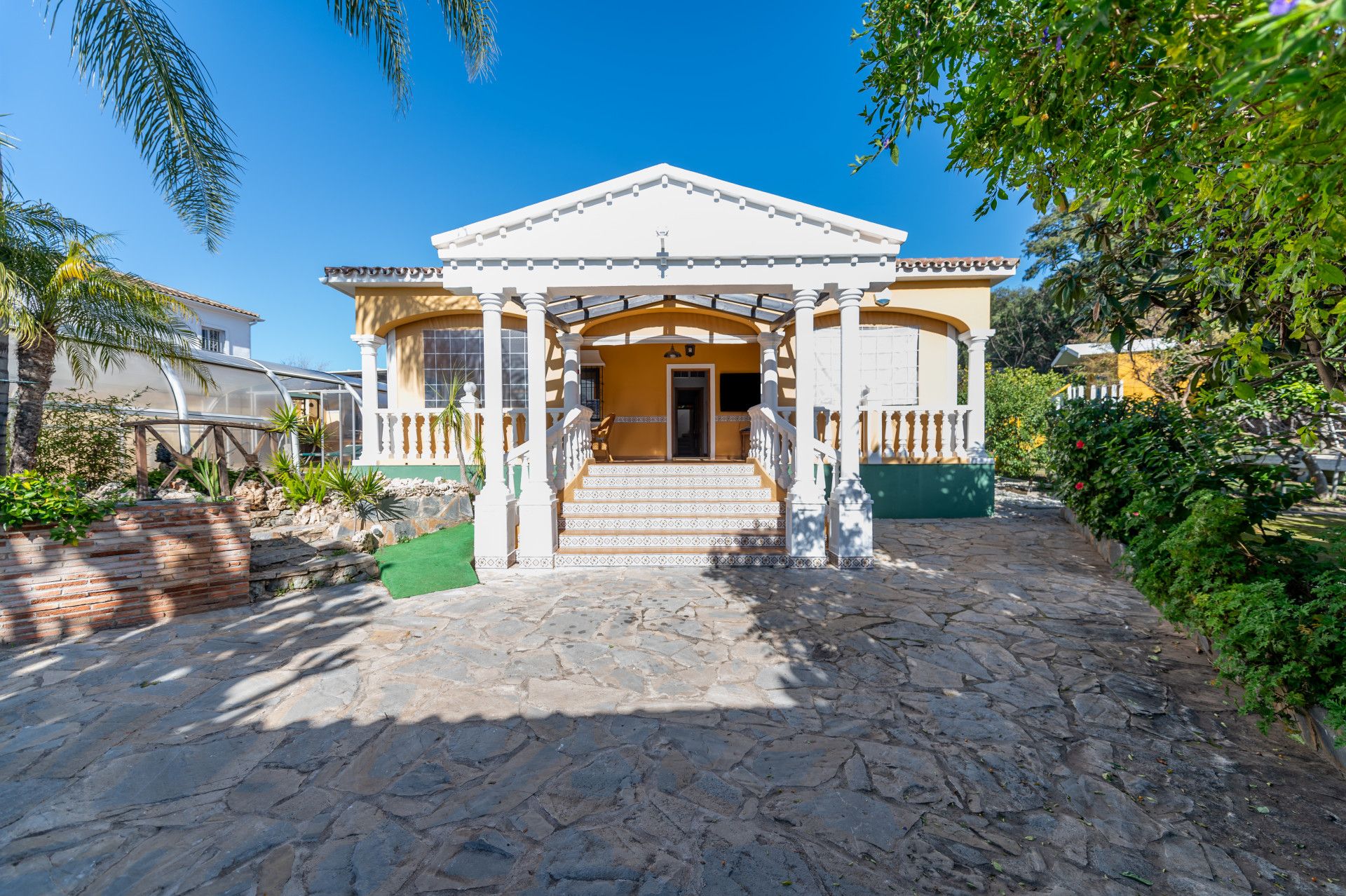 Exterior view of House or chalet for sale in Marbella  with Air Conditioner, Private garden and Terrace