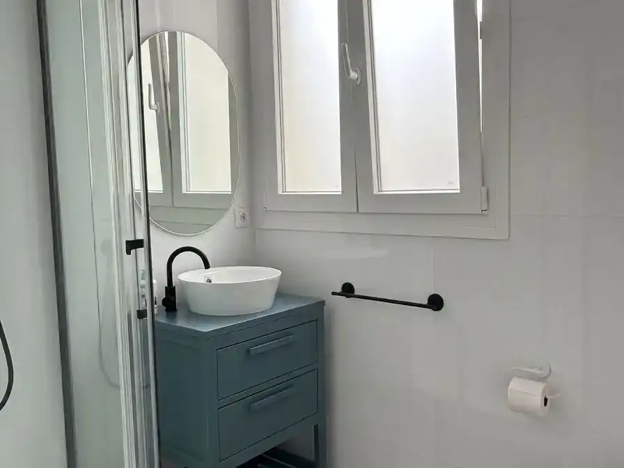 Badezimmer von Wohnung zur Miete in  Madrid Capital mit Klimaanlage und Balkon