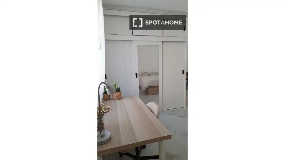 Habitación de Apartamento para compartir en Sevilla con Aire acondicionado, Calefacción y Terraza