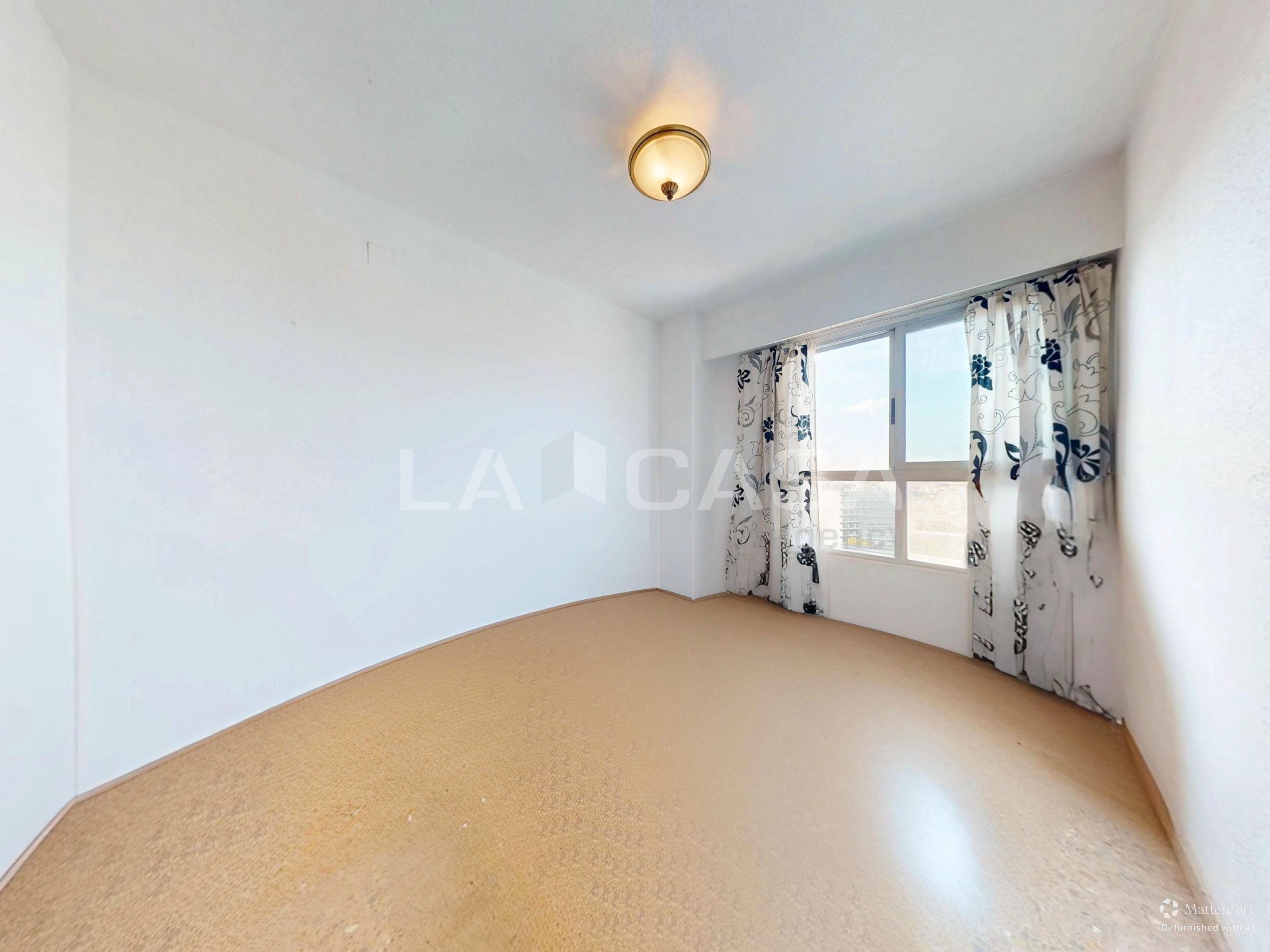 Dormitori de Pis en venda en  Valencia Capital amb Calefacció, Piscina i Balcó