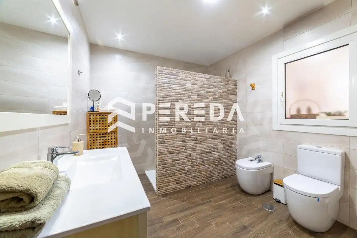 Badezimmer von Einfamilien-Reihenhaus zum Verkauf in Roquetas de Mar mit Terrasse