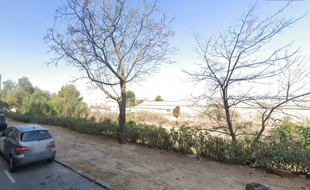 Traster en venda a Sant Lluis Bertran, Camí Reial