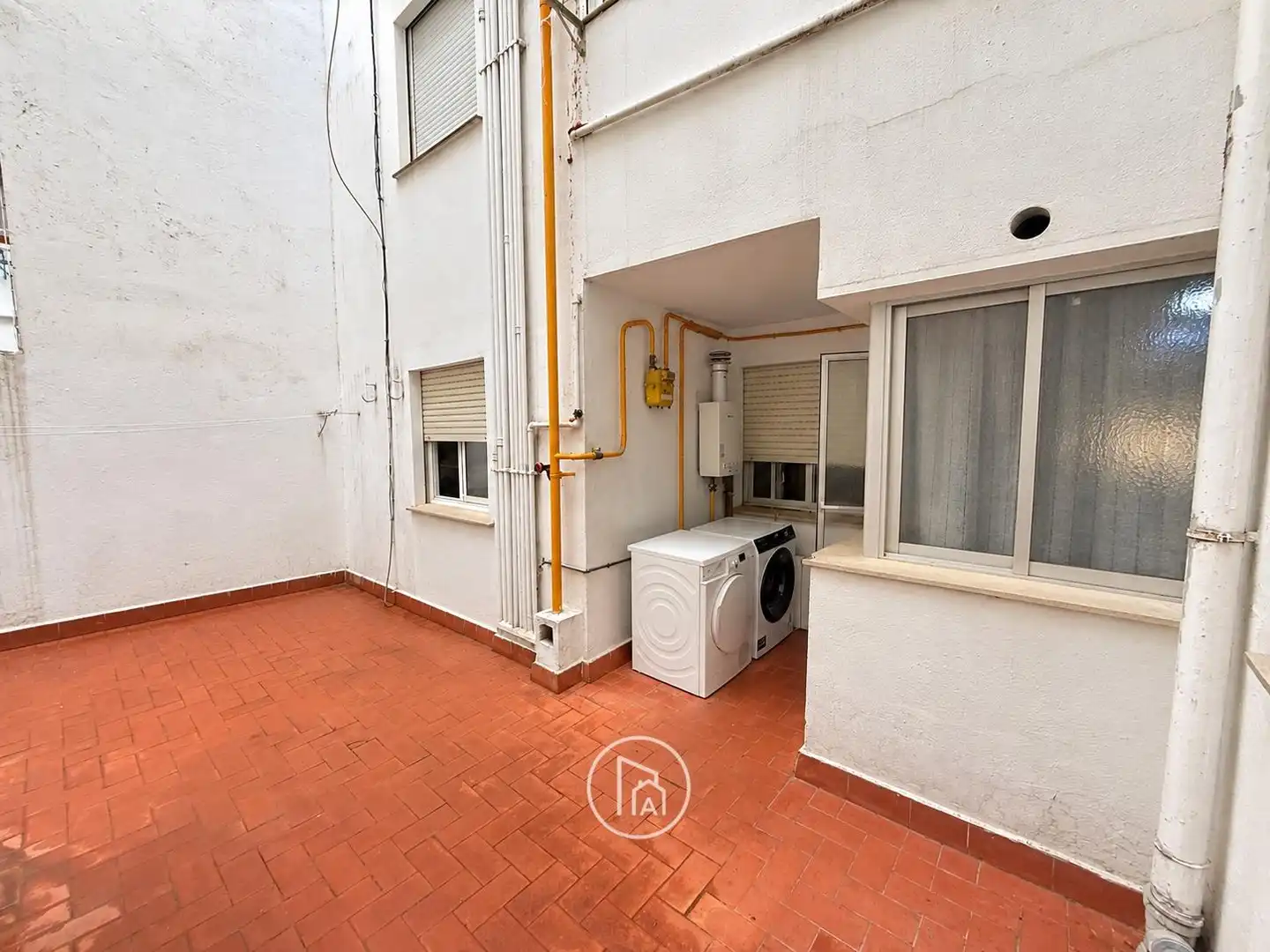 Außenansicht von Wohnung zum Verkauf in Valencia mit Klimaanlage, Terrasse und Balkon