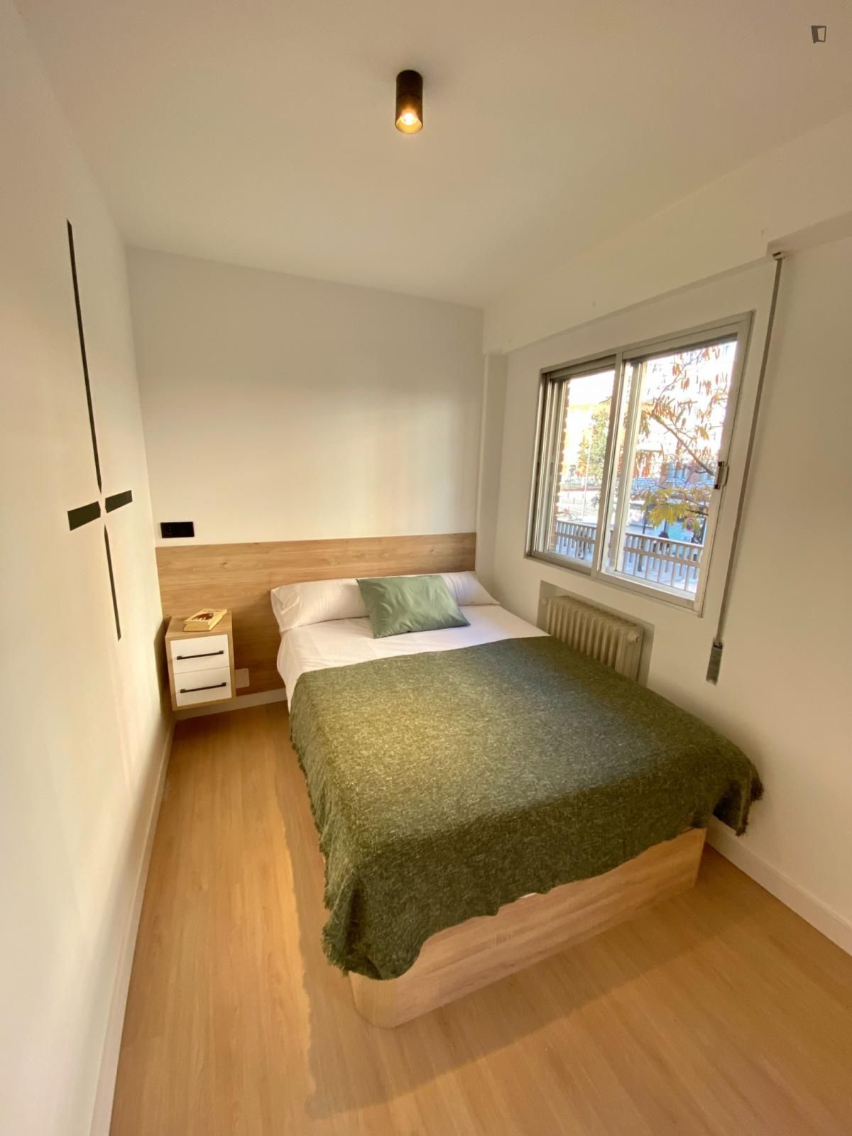 Dormitori de Apartament per a compartir en  Madrid Capital amb Calefacció, Moblat i Forn