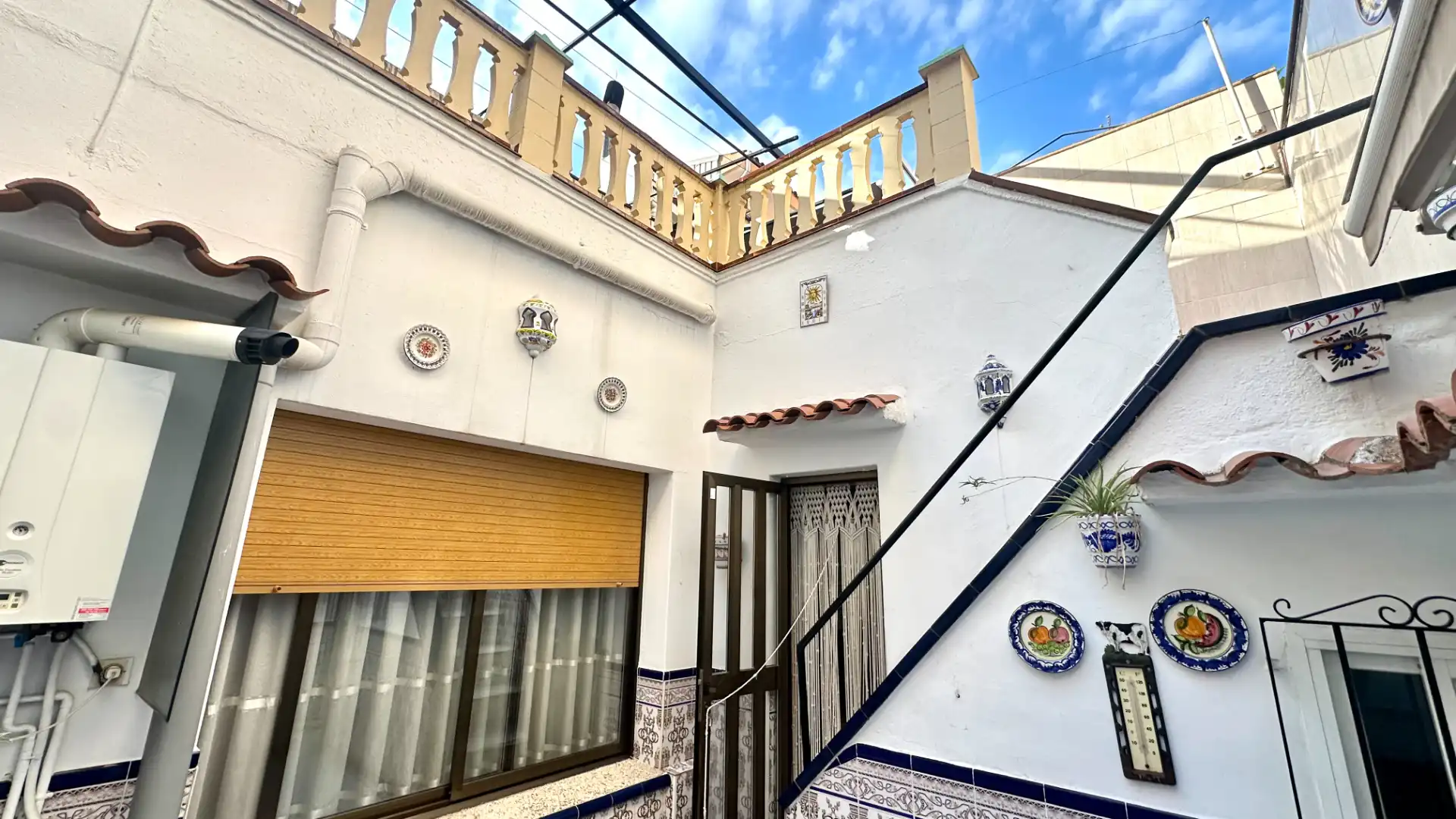 Vista exterior de Casa adosada en venta en Ripollet con Aire acondicionado, Calefacción y Terraza