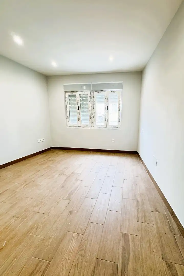 Habitación de Piso en venta en Avilés con Terraza y Balcón
