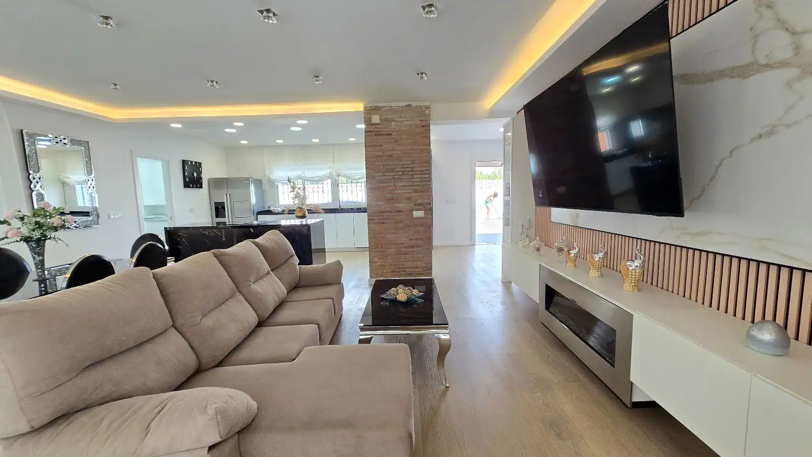 Sala d'estar de Casa o xalet en venda en Torremolinos amb Aire condicionat, Terrassa i Traster