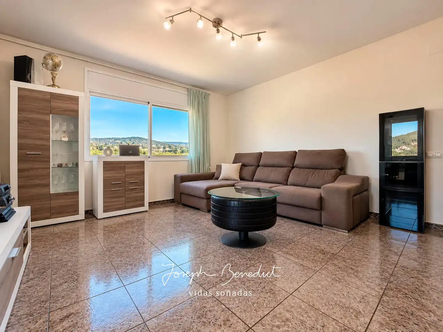 Sala d'estar de Casa o xalet en venda en Sant Vicenç Dels Horts amb Aire condicionat, Calefacció i Jardí privat