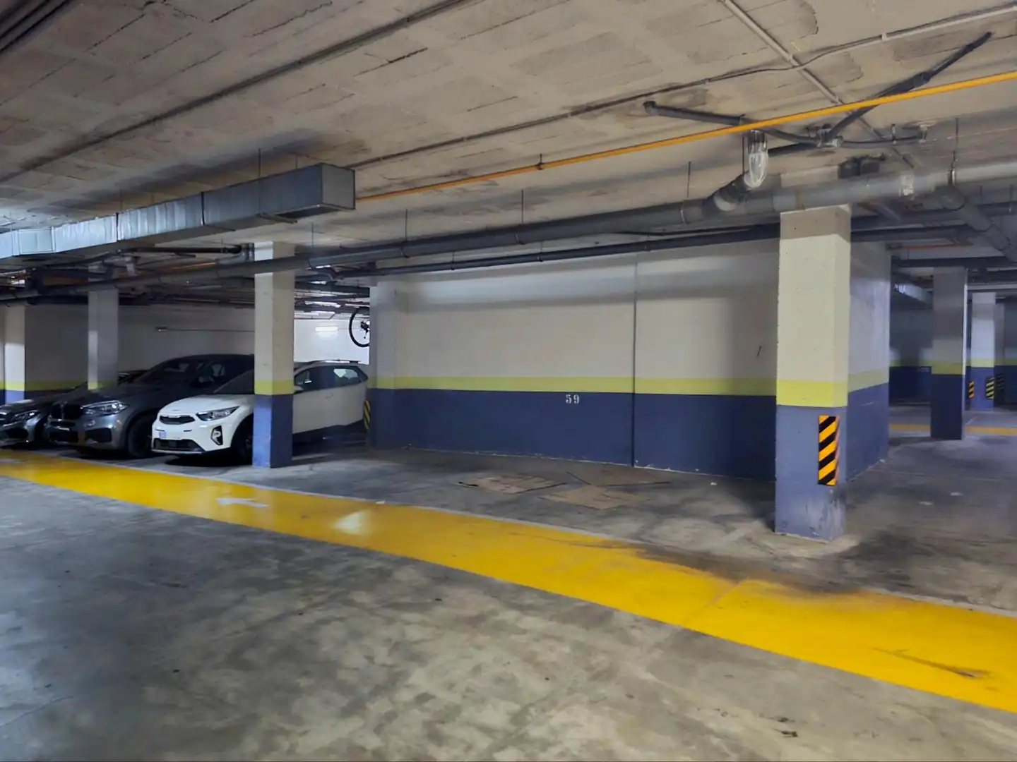 Parking de Apartamento de alquiler en Torremolinos con Aire acondicionado, Calefacción y Jardín privado
