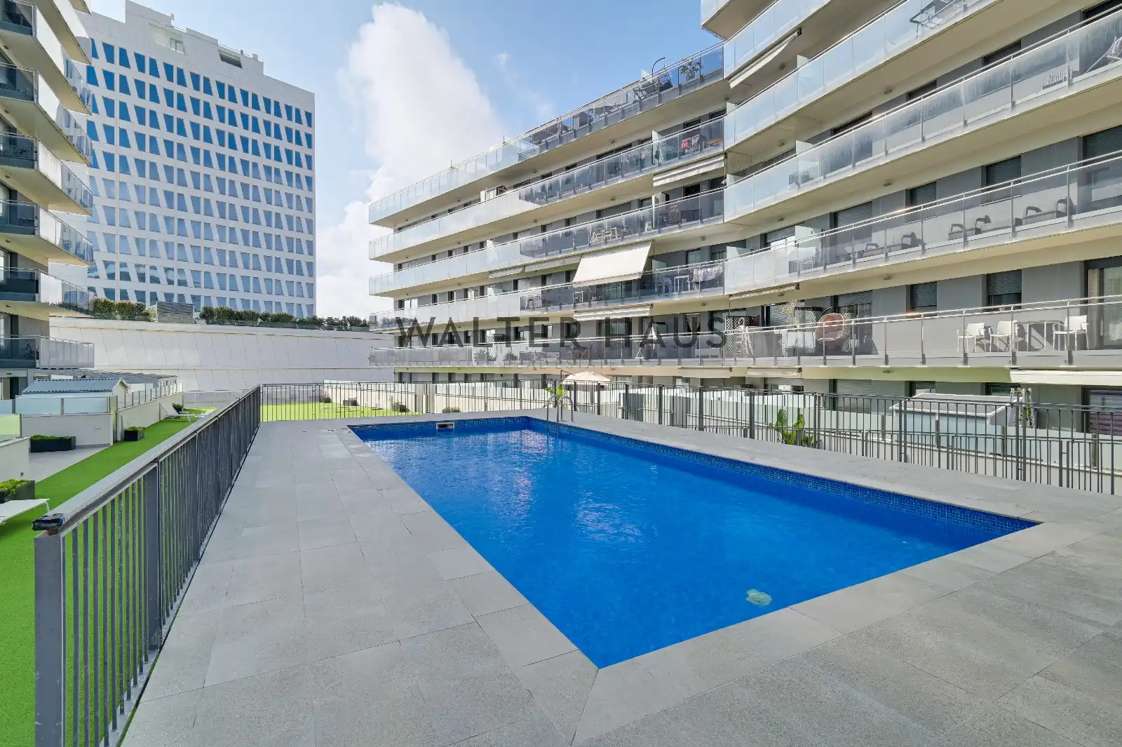 Piscina de Pis en venda en Badalona amb Aire condicionat, Calefacció i Jardí privat