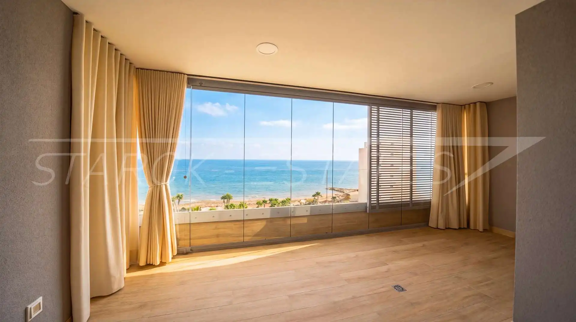 Dormitori de Apartament en venda en Orihuela amb Aire condicionat, Jardí privat i Piscina