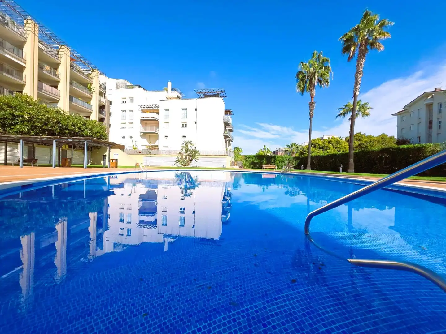 Piscina de Piso en venta en Sitges con Aire acondicionado, Calefacción y Jardín privado