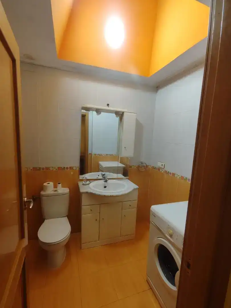 Bany de Àtic en venda en Guardo amb Parquet, Moblat i Forn