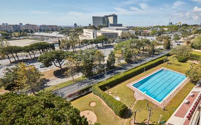 Piscina de Pis de lloguer en  Barcelona Capital amb Aire condicionat, Terrassa i Balcó