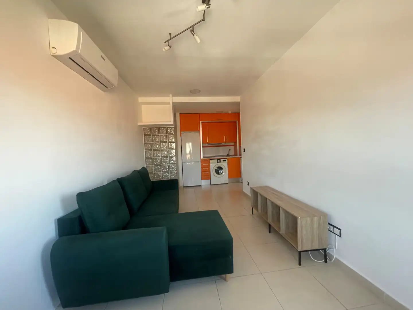 Sala d'estar de Apartament de lloguer en Alcalá de Henares amb Aire condicionat i Moblat