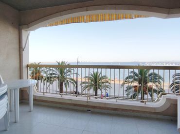 Apartament amb balcó en venda a Calle Campoamor