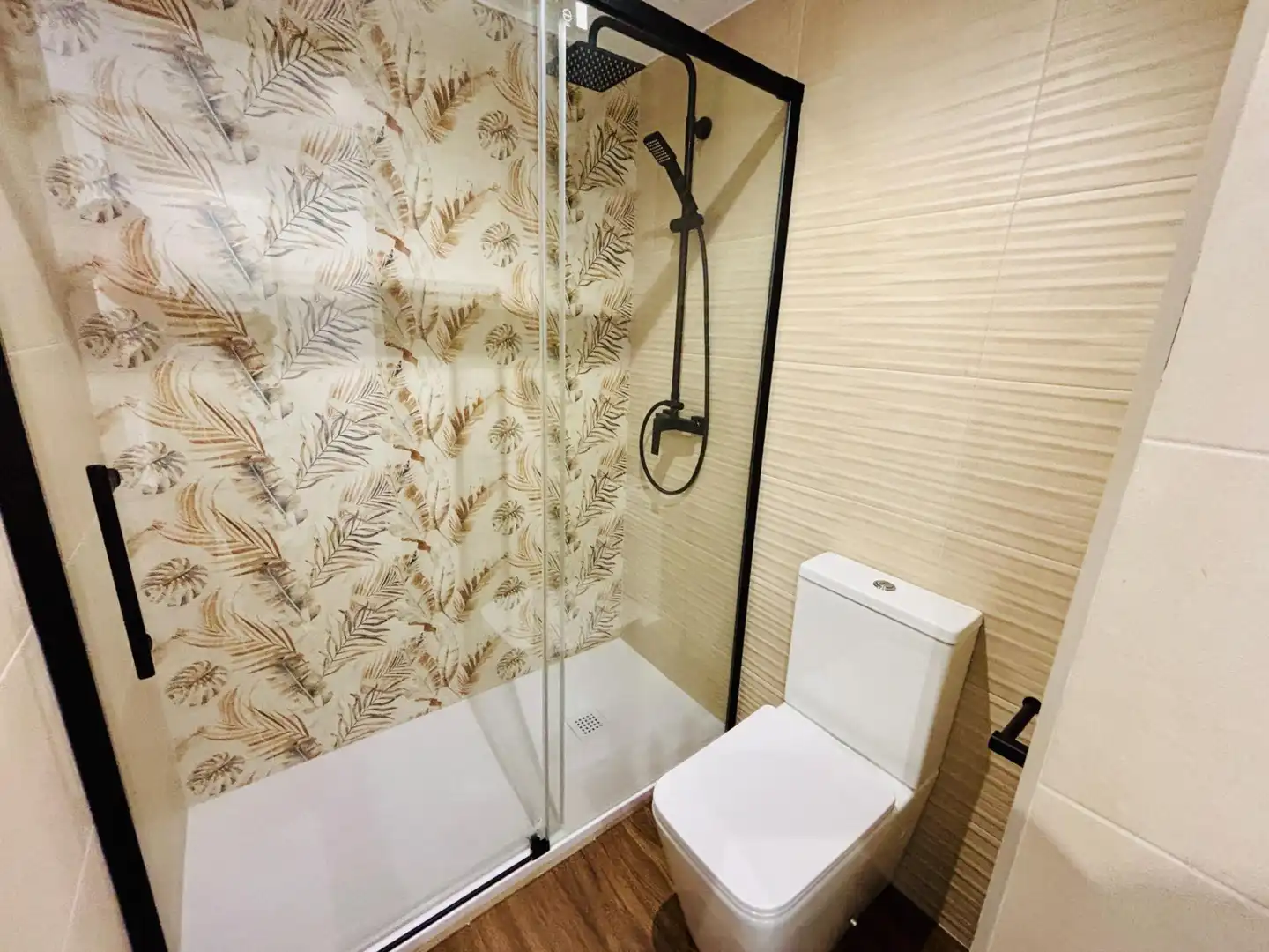 Baño de Apartamento en venta en Fuengirola con Aire acondicionado, Calefacción y Jardín privado