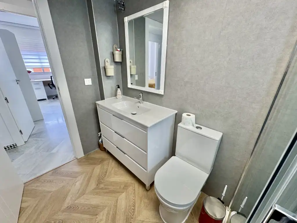 Bathroom of Flat for share in Córdoba  with Air Conditioner
