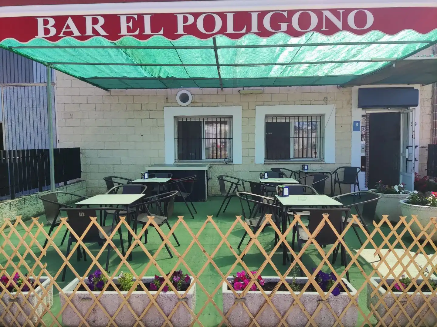 Geschaftsraum zur Miete in Villamuriel de Cerrato mit Heizung, Terrasse und Möbliert