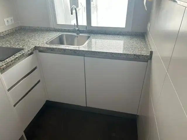 Cuina de Pis de lloguer en Córdoba amb Aire condicionat i Moblat