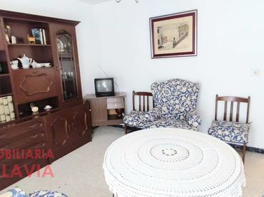 Casa amb balcó en venda a Baeza