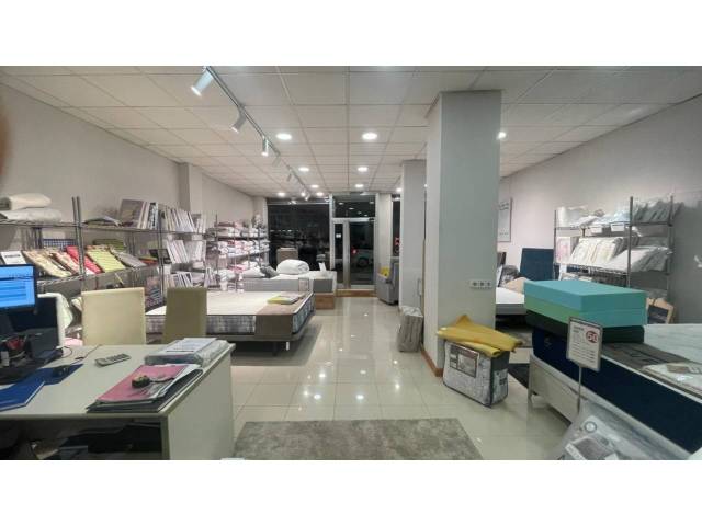 Local comercial en Venta en Milán - Pumarín