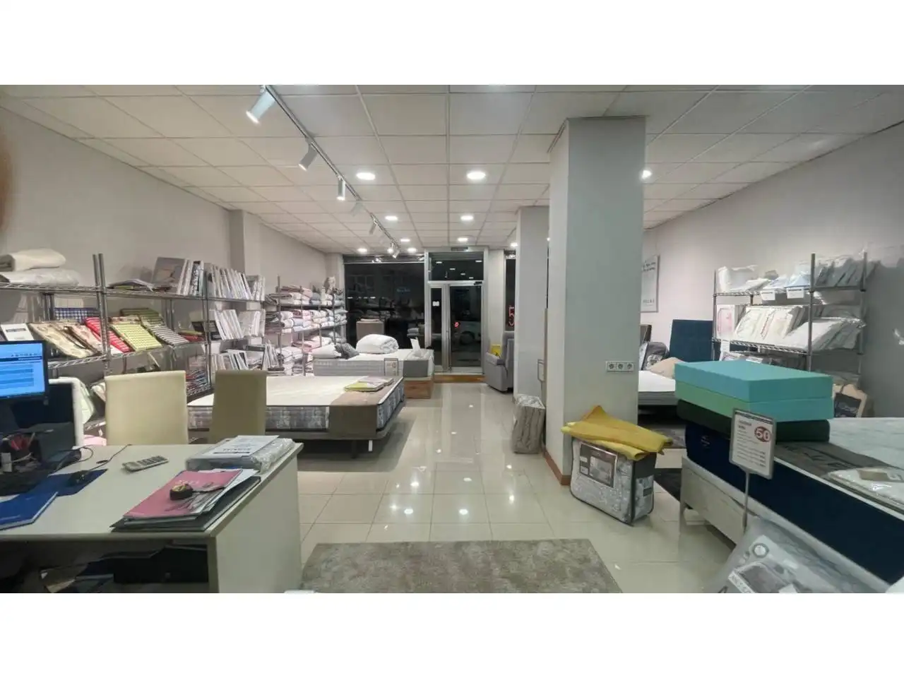 Local comercial en venta en Milán - Pumarín - Teatinos