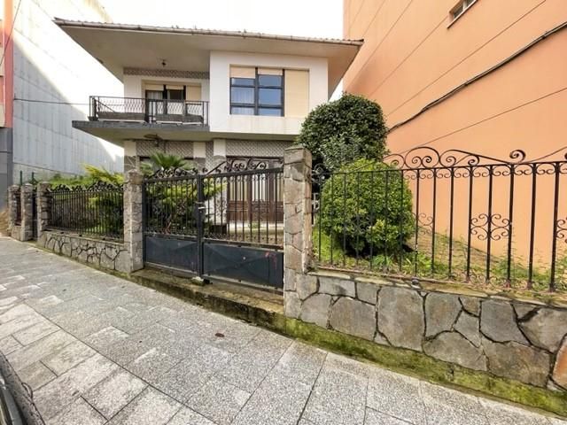 Vista exterior de Casa o xalet en venda en Betanzos amb Calefacció, Jardí privat i Terrassa