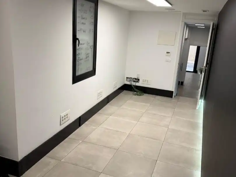 Office for rent in Madrid  with Air Conditioner