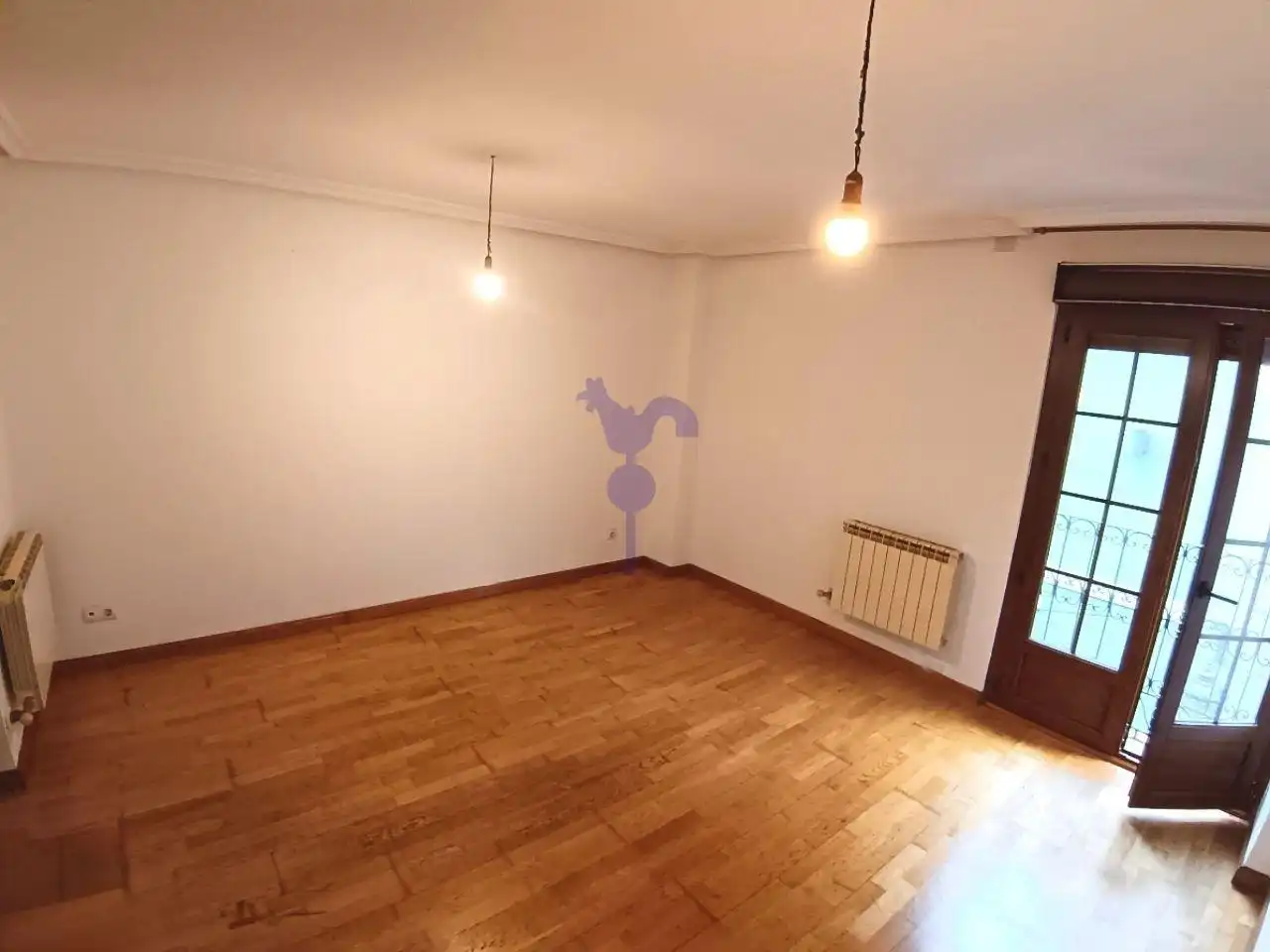 Dormitori de Apartament en venda en León Capital  amb Calefacció, Parquet i Traster