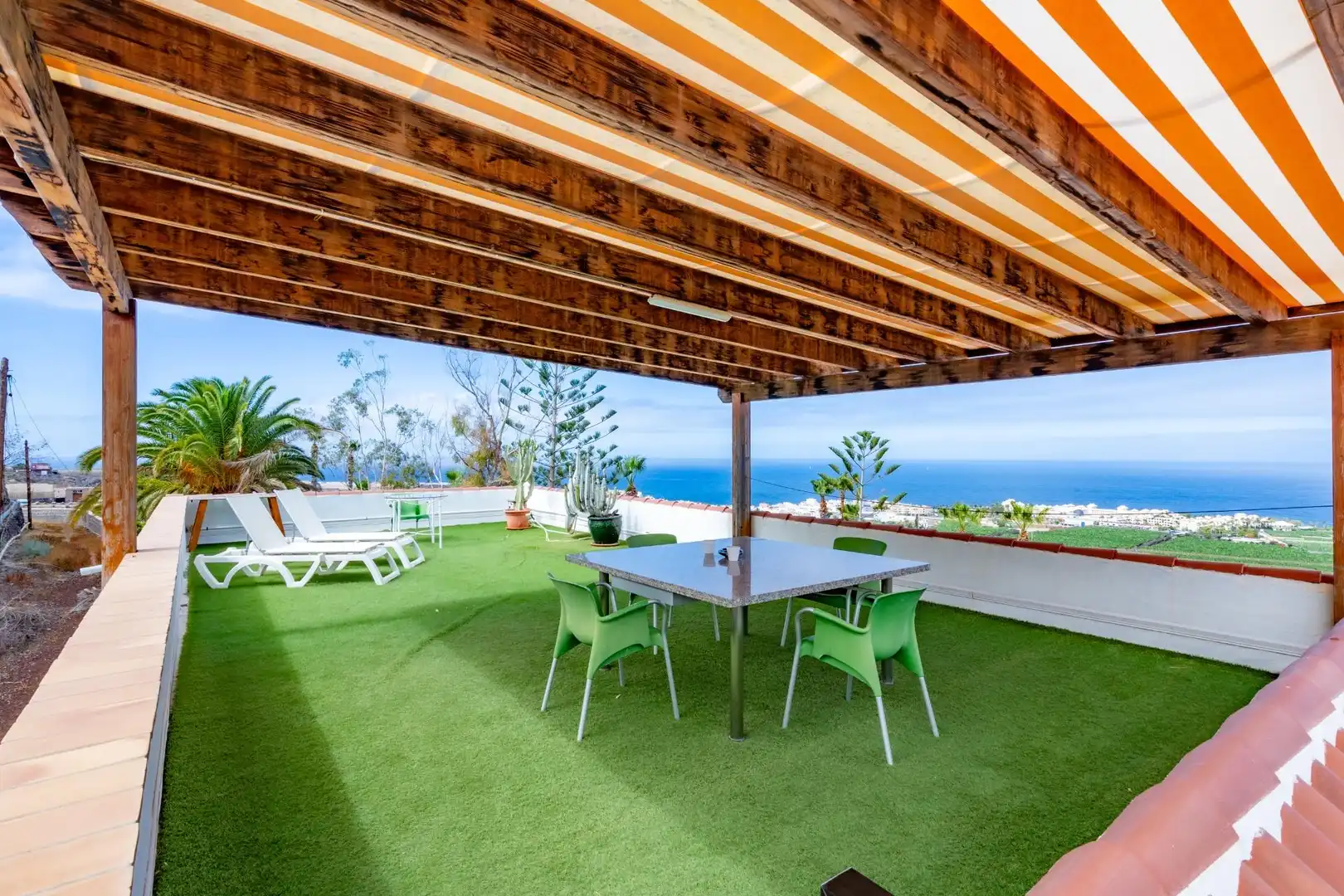 Terrassa de Casa o xalet en venda en Guía de Isora amb Aire condicionat, Jardí privat i Terrassa