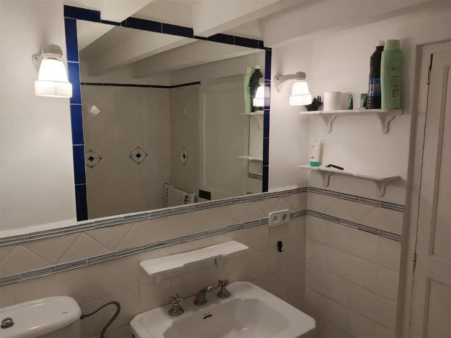 Badezimmer von Wohnung zur Miete in  Palma de Mallorca mit Möbliert, Waschmaschine und Fernseher