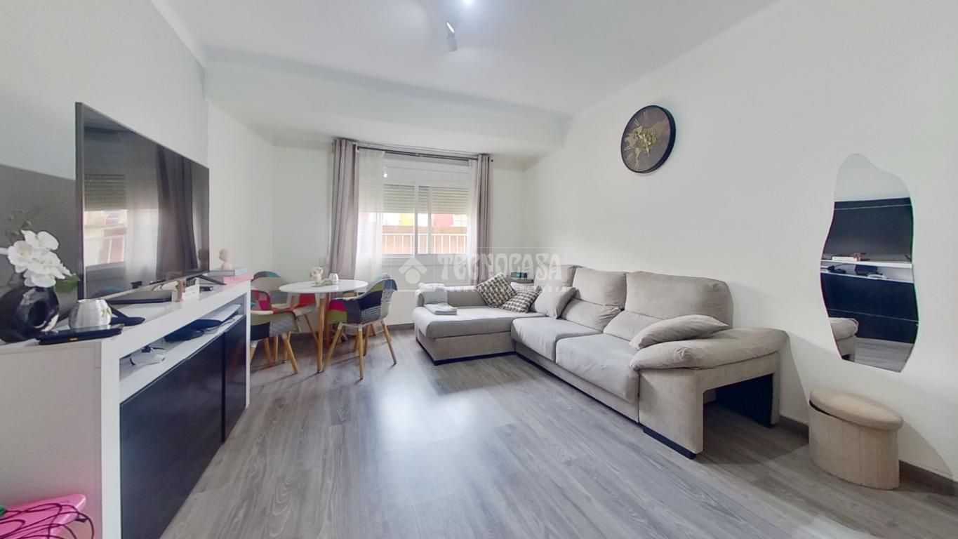 Living room of Flat for sale in Sabadell  with Air Conditioner and Parquet flooring