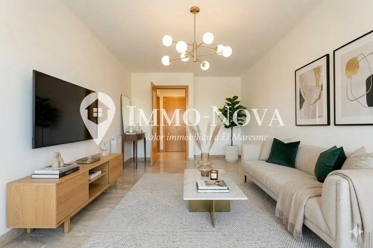 Habitación de Ático en venta en Mataró con Calefacción, Parquet y Terraza