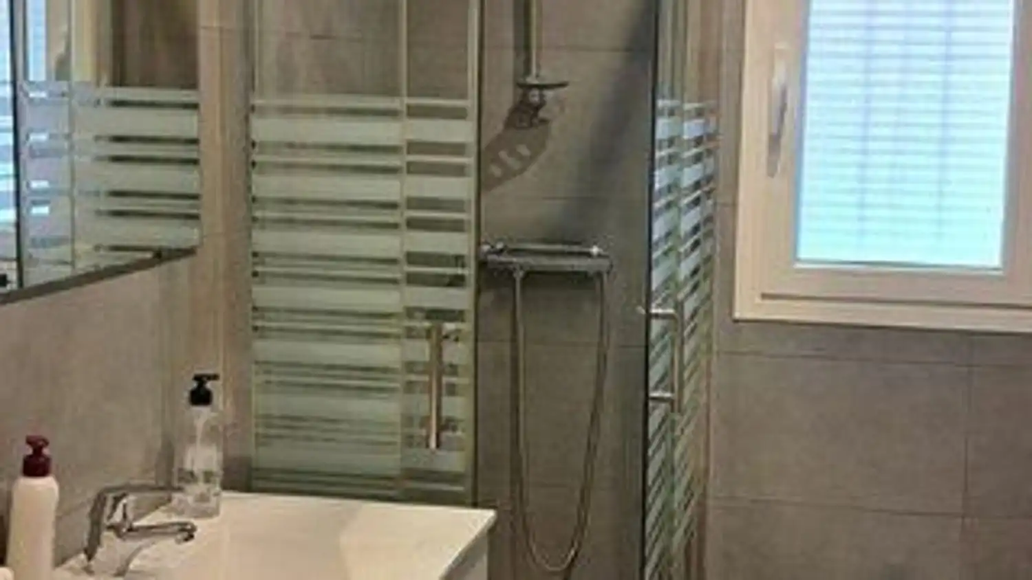 Baño de Piso en venta en Alicante / Alacant con Aire acondicionado, Calefacción y Jardín privado