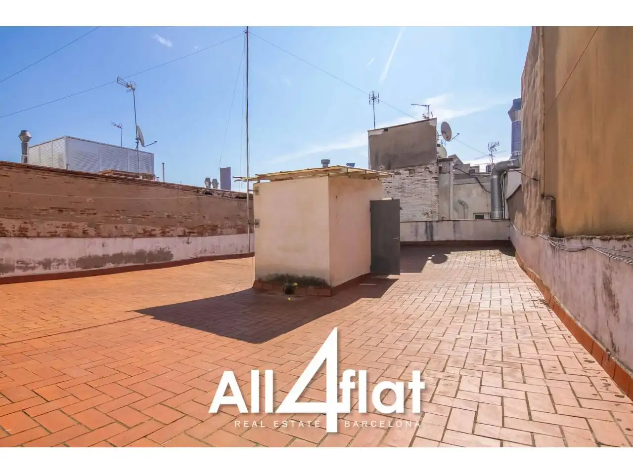 Exterior view of Flat for rent in  Barcelona Capital  with Air Conditioner, Parquet flooring and Terrace