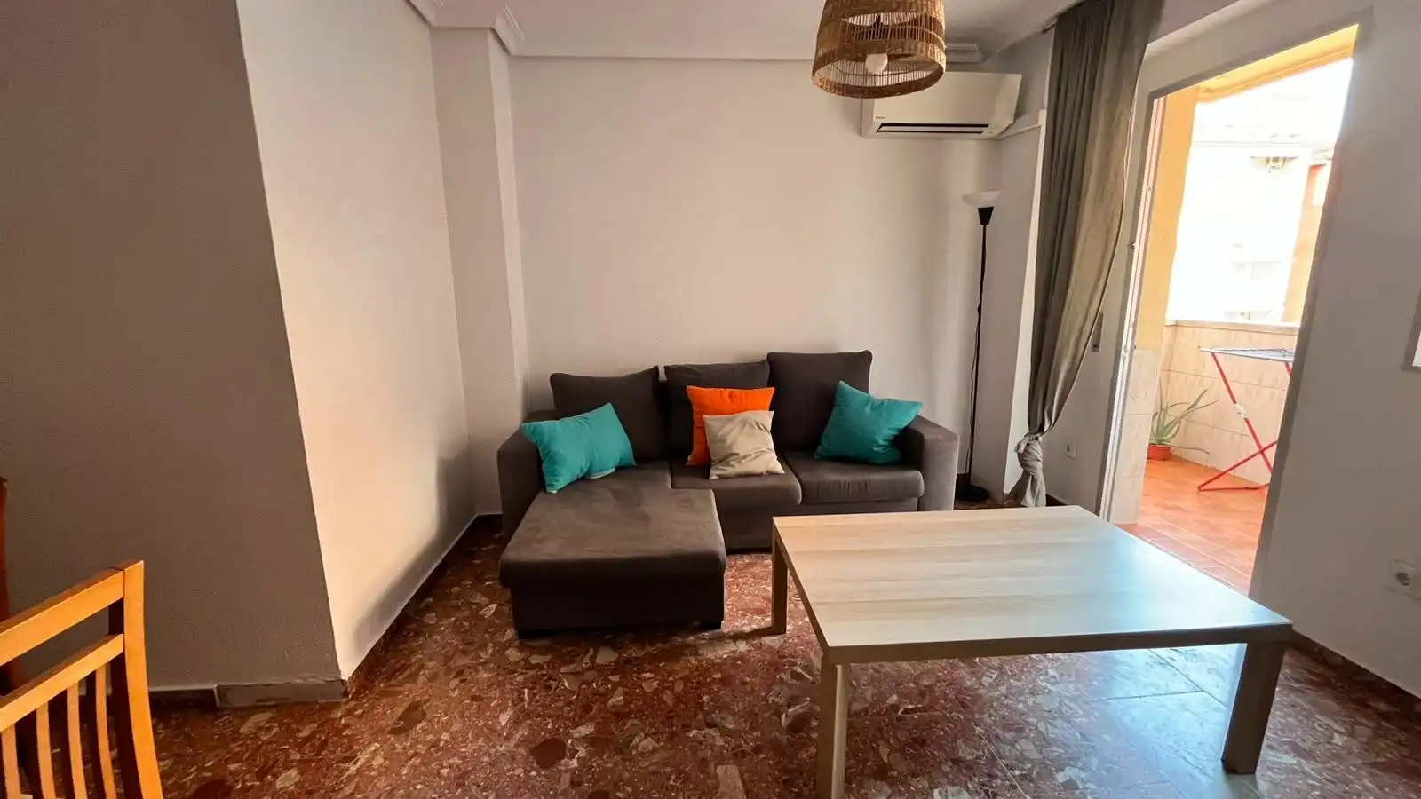 Sala d'estar de Pis per a compartir en Sevilla amb Aire condicionat, Terrassa i Moblat