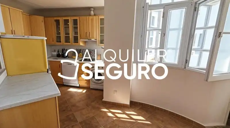 Cuina de Pis de lloguer en Sevilla amb Aire condicionat