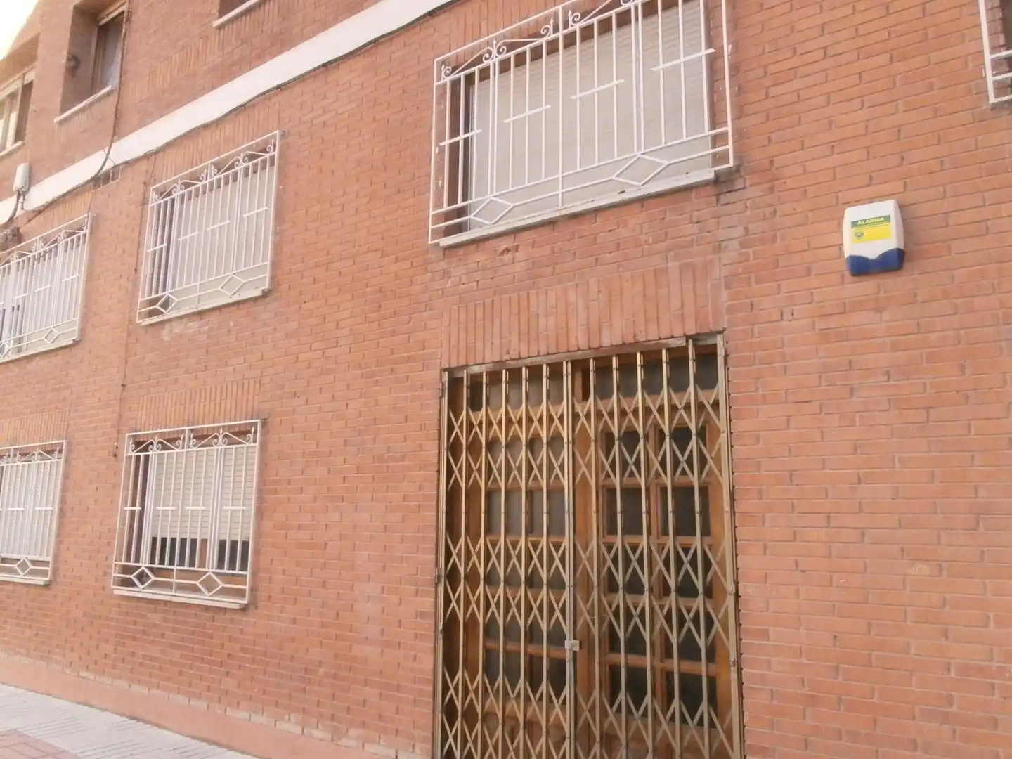 Vista exterior de Local en venta en Cuenca Capital