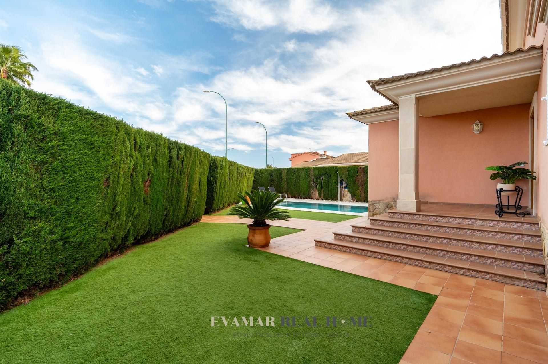 Vista exterior de Casa o xalet en venda en Marratxí amb Aire condicionat, Jardí privat i Terrassa