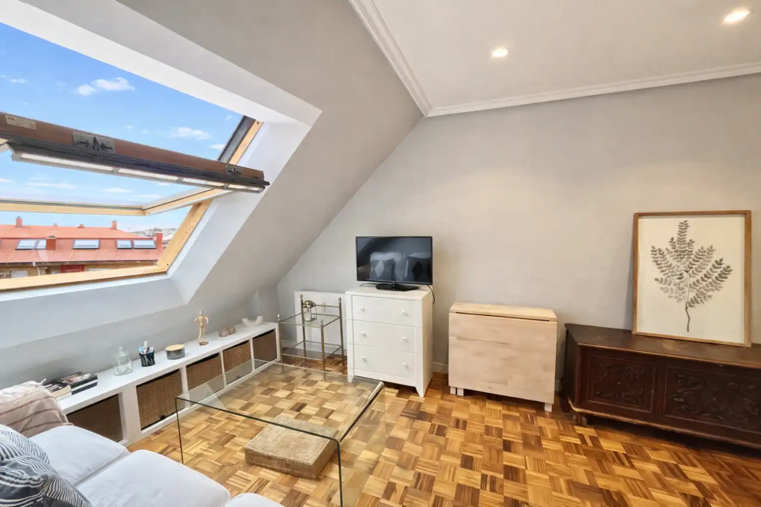 Habitación de Ático en venta en Oviedo  con Calefacción y Parquet