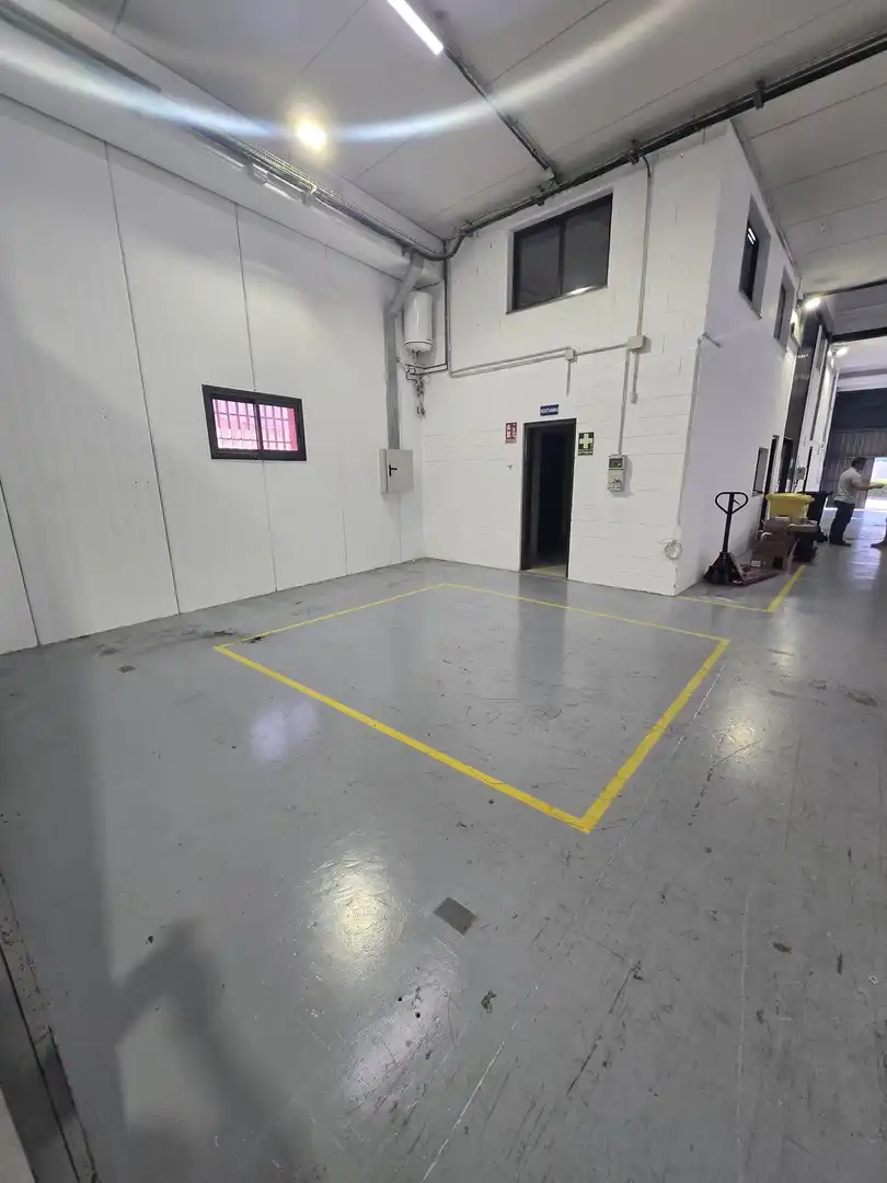 Parking de Nave industrial de alquiler en Sitges