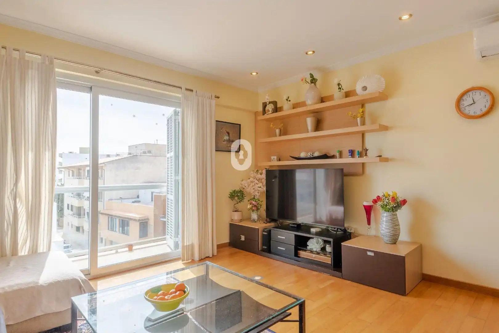 Wohnzimmer von Dachboden zum Verkauf in Pollença mit Klimaanlage, Heizung und Parkett