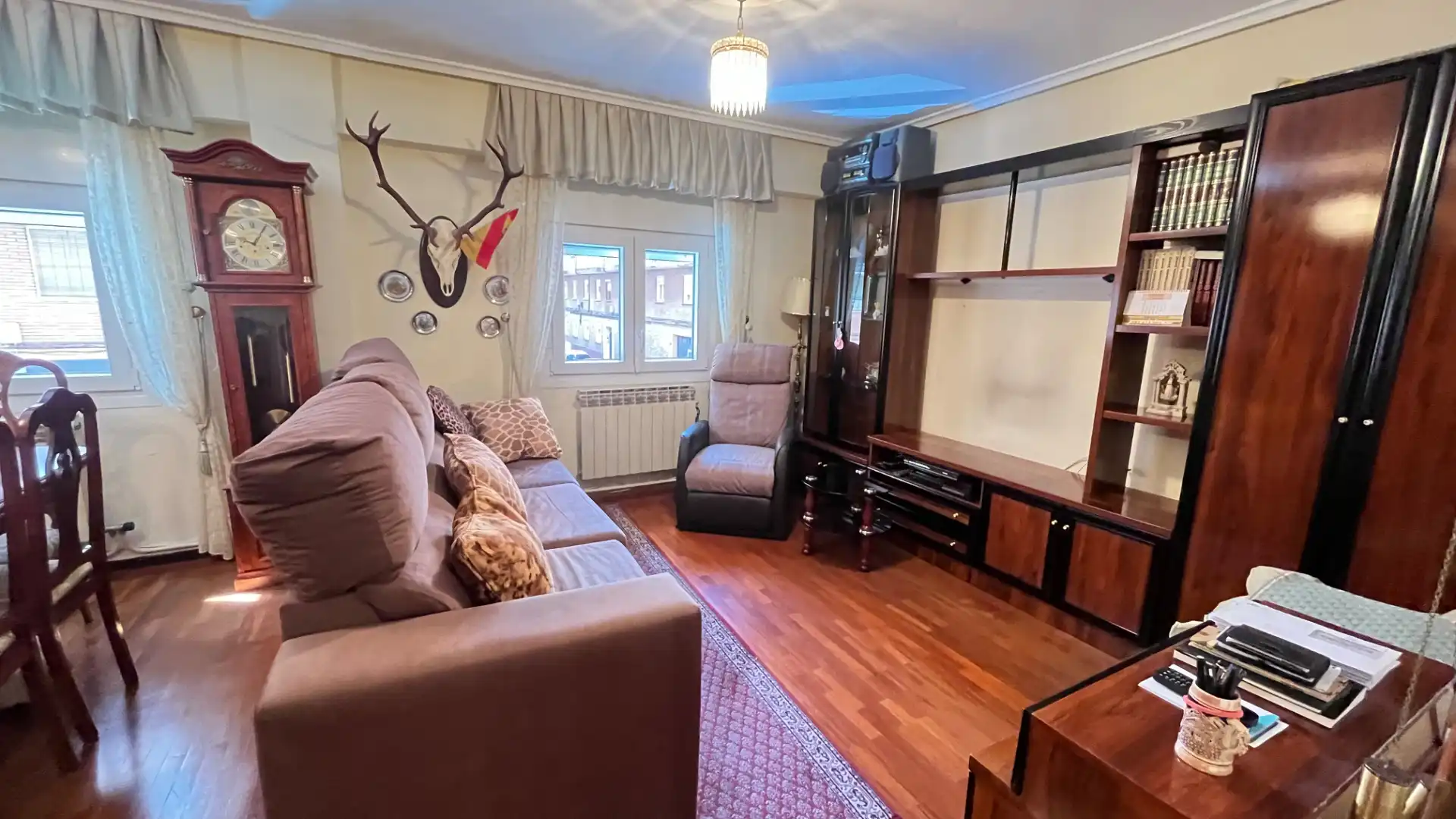 Living room of Flat for sale in Valladolid Capital  with Heating, Parquet flooring and Furnished