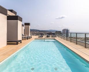 Schwimmbecken von Wohnungen miete in Badalona mit Klimaanlage, Heizung und Parkett