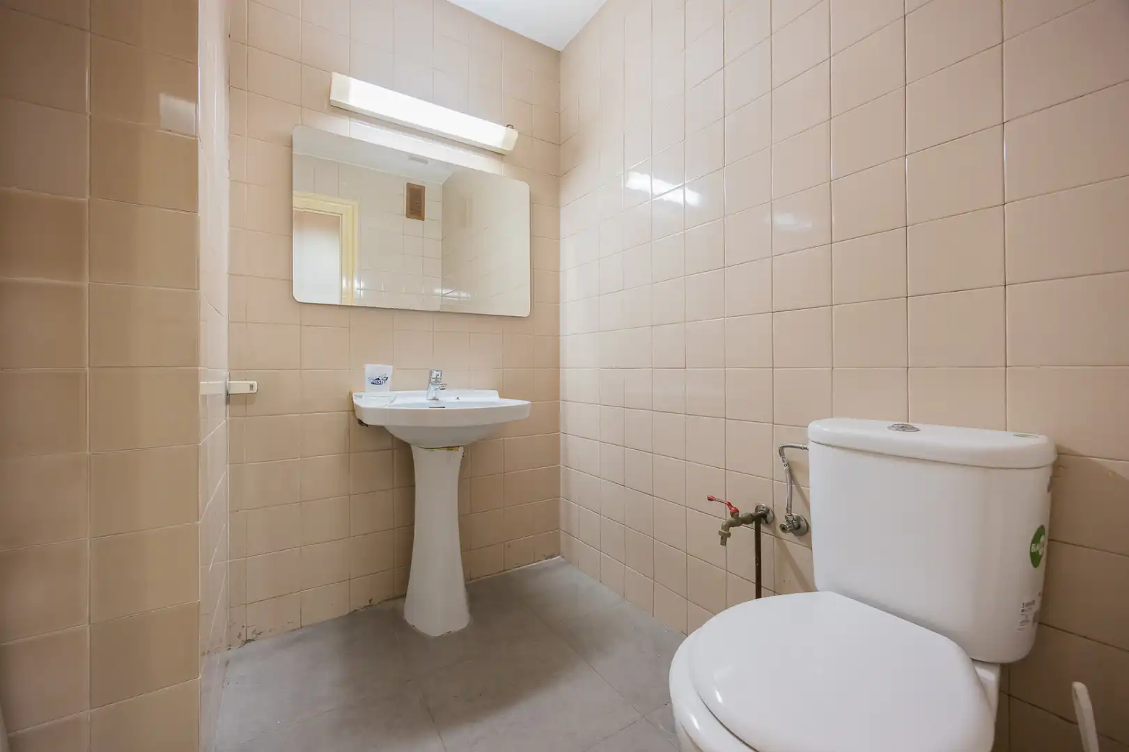 Baño de Local de alquiler en Bilbao  con Aire acondicionado