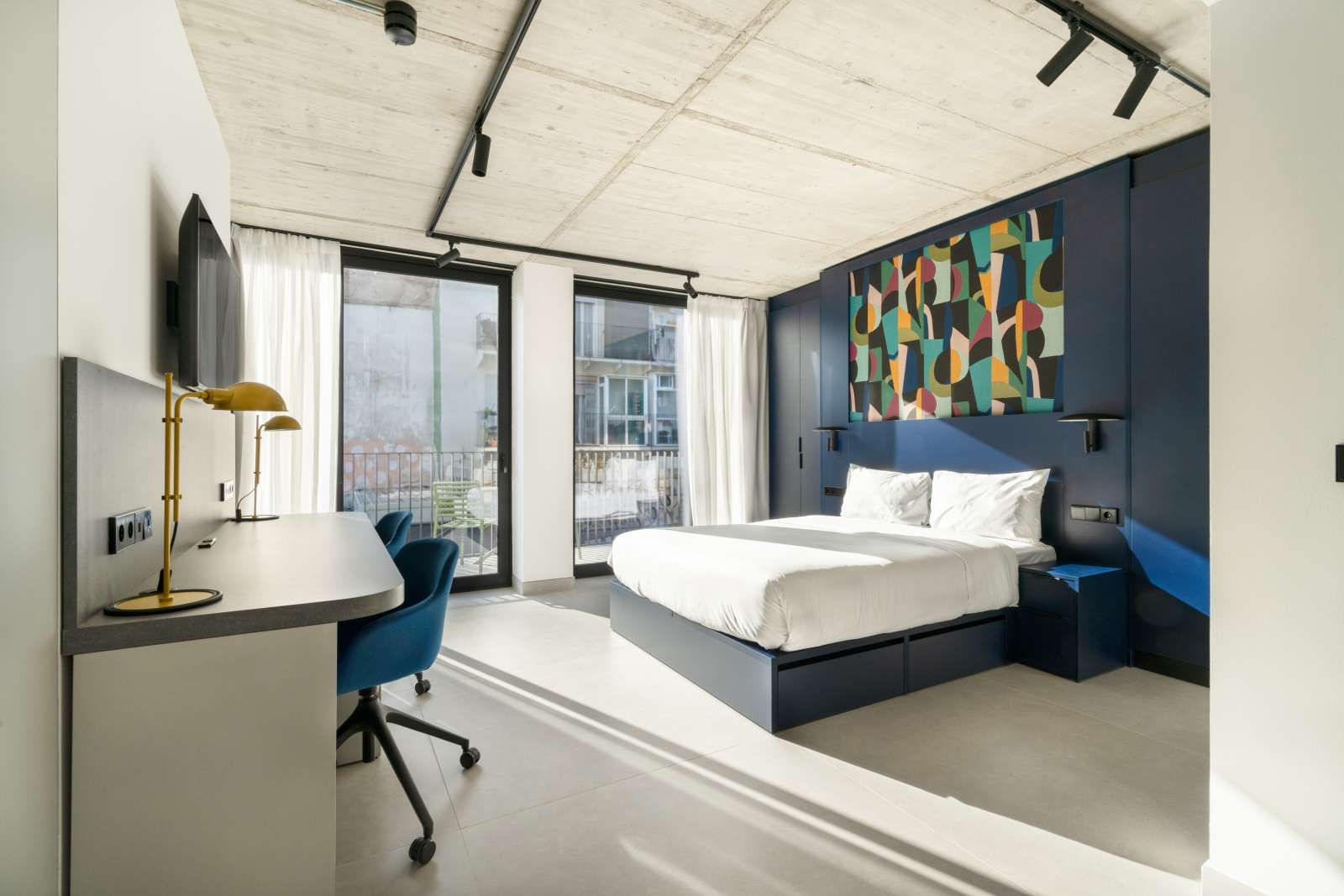 Bedroom of Study to share in  Barcelona Capital  with Air Conditioner and Terrace