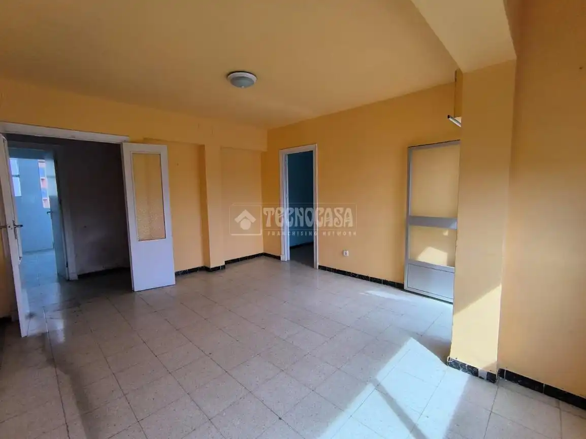 Habitación de Piso en venta en Huelva con Balcón